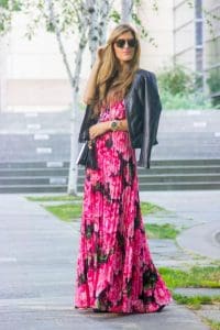 ootd jaket kulit wanita dengan floral print